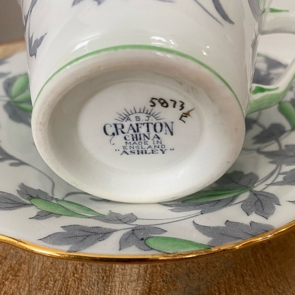 A.B.J Grafton China, Made in England, “Ashley” Tea Cup & Saucer - Picture 4 of 6